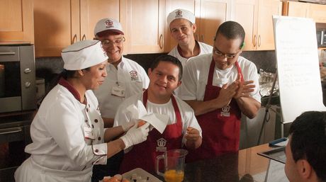 Voluntarios-Unicasa-formacion-culinaria-discapacidad_NACIMA20130725_0140_6